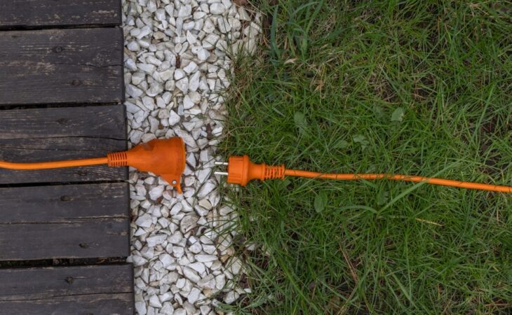 Op deze manier leg je zelf stroom aan in de tuin
